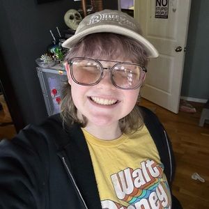 Meet your Posher, Lorie